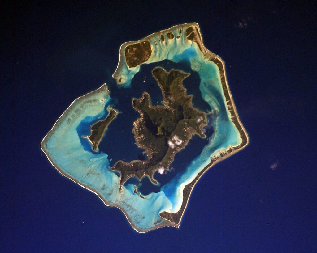 NASA astronaut image of Bora Bora, Gesellschaftsinseln, French Polynesia
