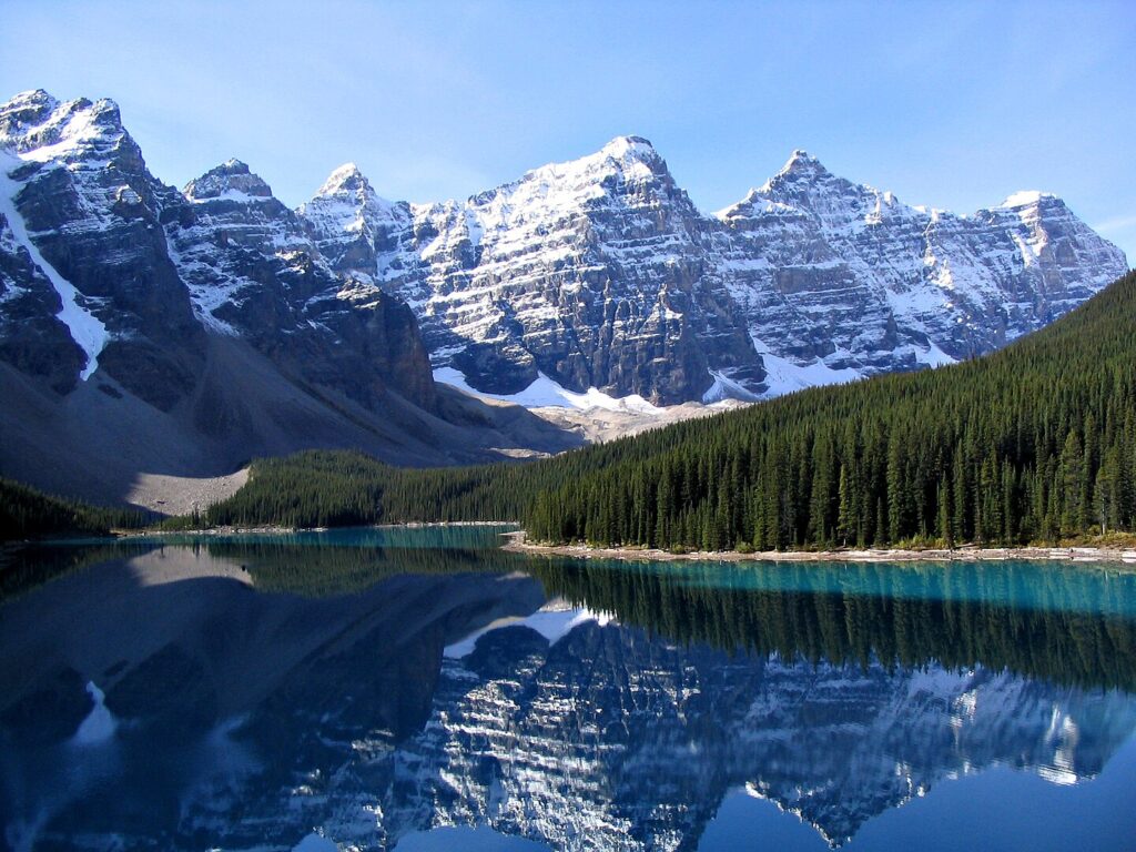 Valley of the Ten Peaks and Moraine Lake, Banff National Park, Canada. Mountains from left to right: Tonsa (3057 m), Mount Perren (3051 m), Mount Allen (3310 m), Mount Tuzo (3246 m), Deltaform Mountain (3424 m), Neptuak Mountain (3233 m)