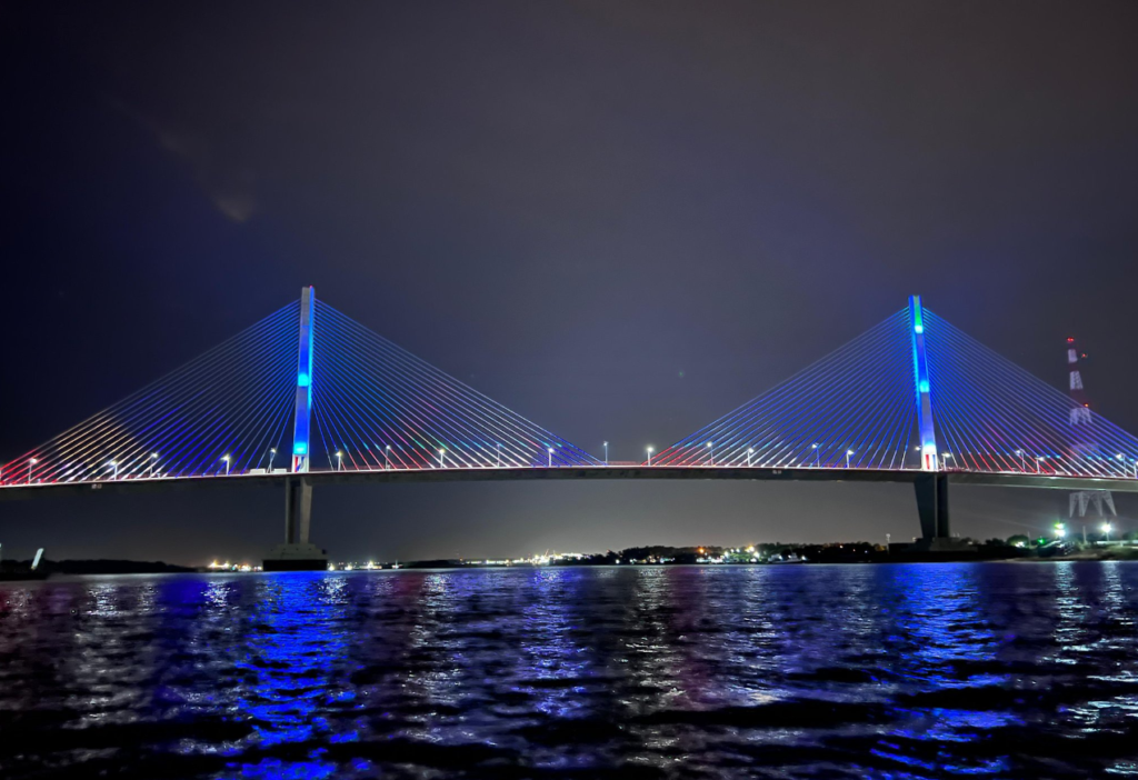 Puente Héroes del Chaco sobre el río Paraguay, que conecta Asunción con Nueva Asunción.