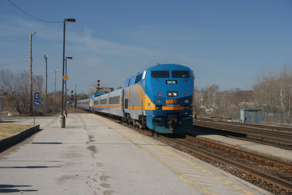 VIA Rail trans 42 and 56 arriving in Belleville from Toronto. 42 is leading, 56 is behind the second locomotive. Train 42 will terminate in Ottawa, train 56 in Montréal.