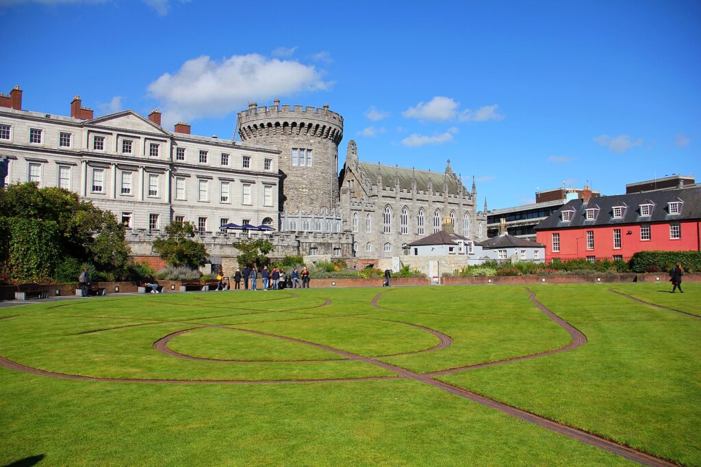 The Dubhlinn Gardens with Dublin Castle in the background, Dublin, Ireland.