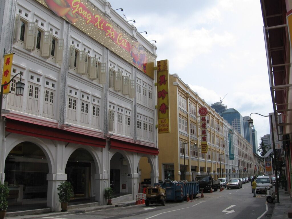 Mosque Street is named after Jamae Mosque, located on the South Bridge Road end of the street.